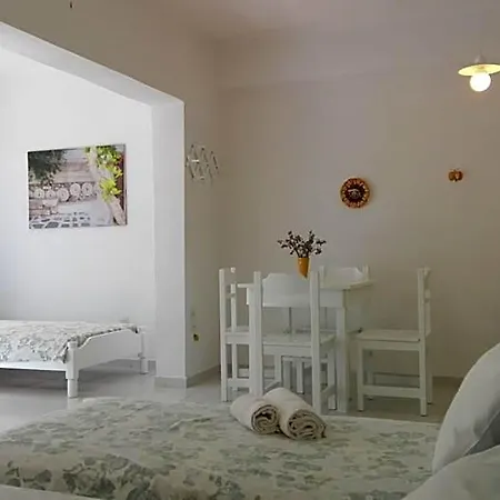 Remvi Parikia (Paros)