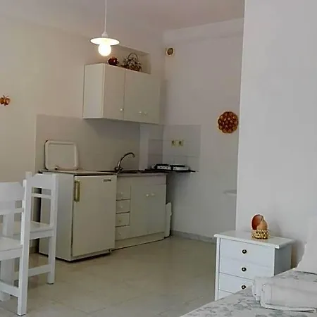 Remvi Parikia (Paros)
